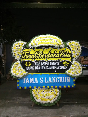 Papan Bunga Duka di Baya Biru